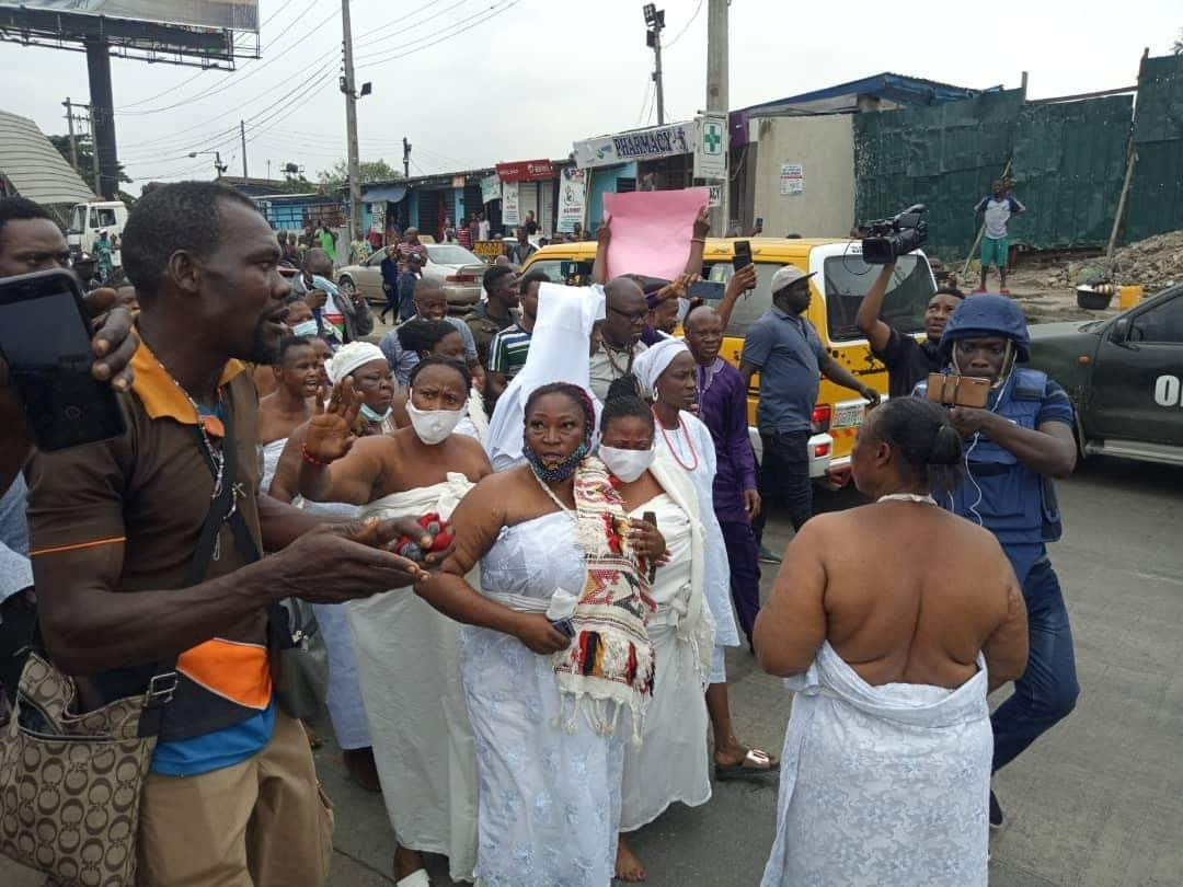 Police arrest and teargas Yoruba Nation protesters in Lagos (photos)