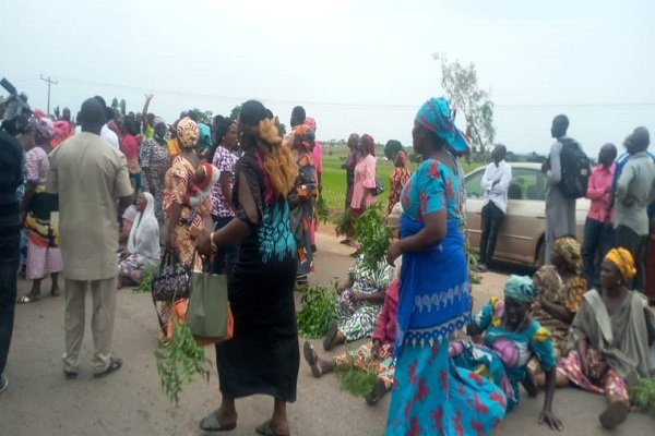 Parents of abducted Bethel Baptist school students block expressway in protest (photos)