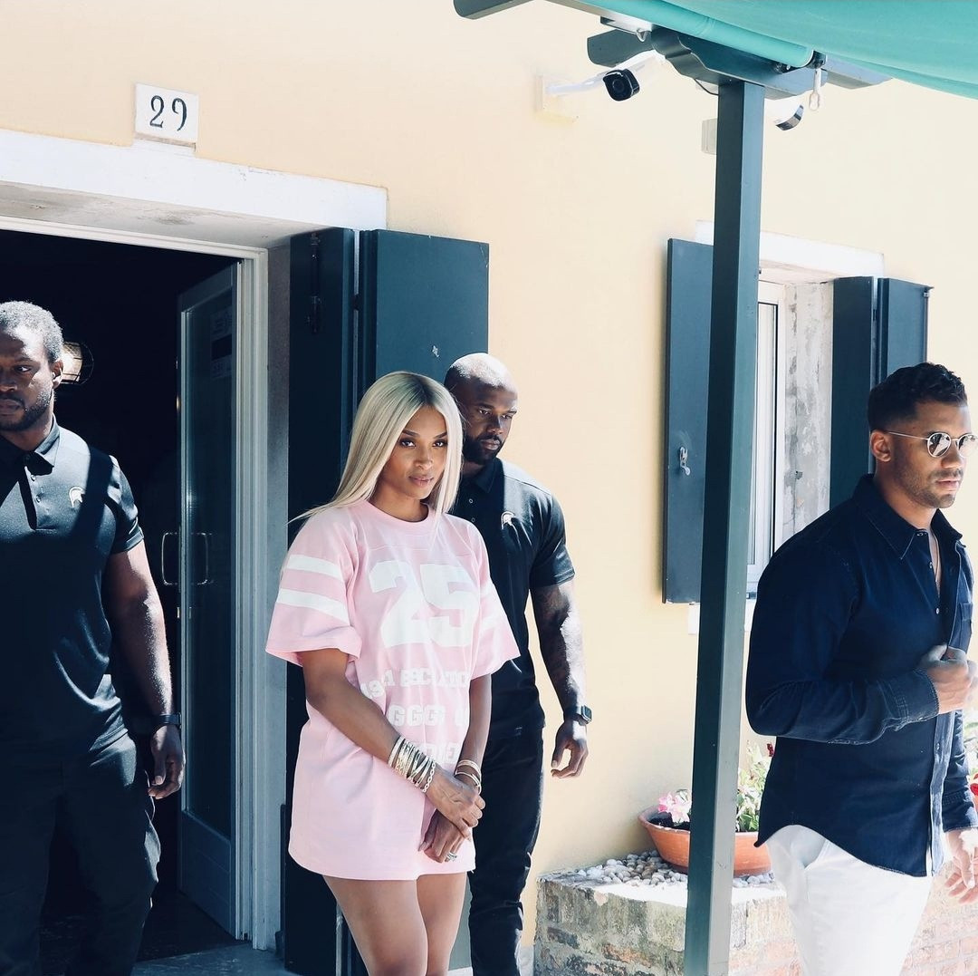 Ciara and Russell recreate Princess Diana and Prince Charles photo in the same location