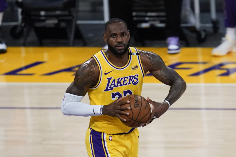 LeBron James becomes first active NBA Player with billion in career earnings