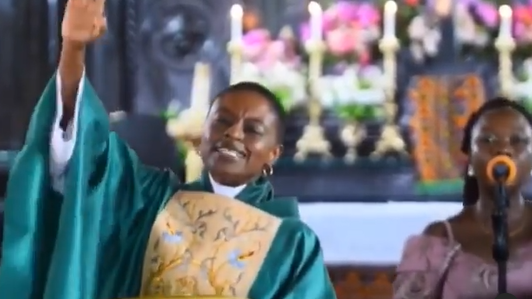 Ghanaian clergywoman makes her church members sing Teni?s song during service (video)