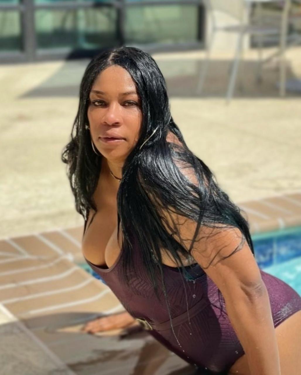 Regina Askia flaunts her hot bod in sexy swimwear (photos)