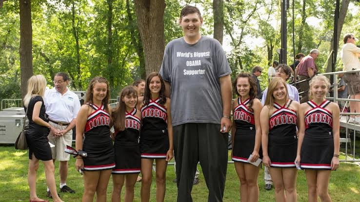 Tallest man in the US dies aged 38