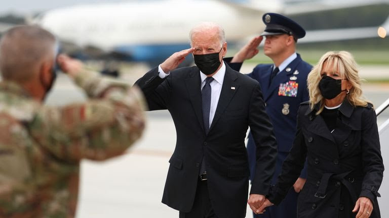  Joe Biden, US military, and family members pay last respect as bodies of 13 troops killed in Afghanistan airport attack return to the U.S. (photos)