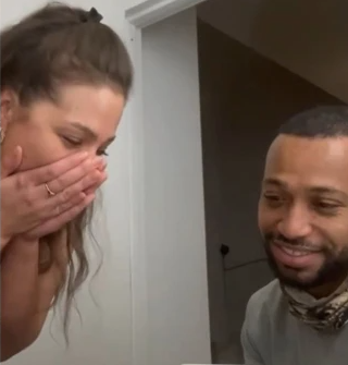 Ashley Graham shocked as she finds out she?s pregnant with twins (video)