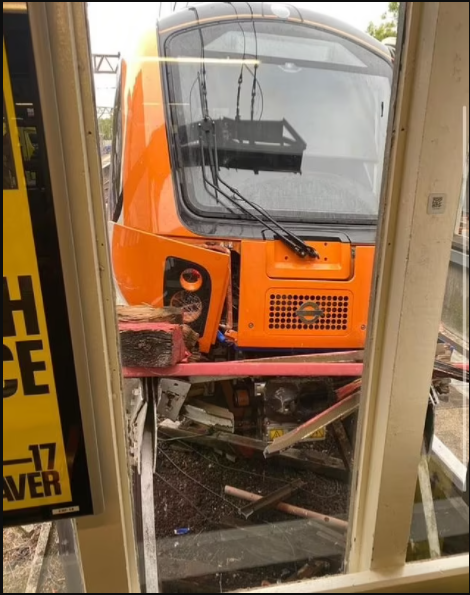 ?50 passengers evacuated as London Overground train derails and crashes through barriers (Photos)