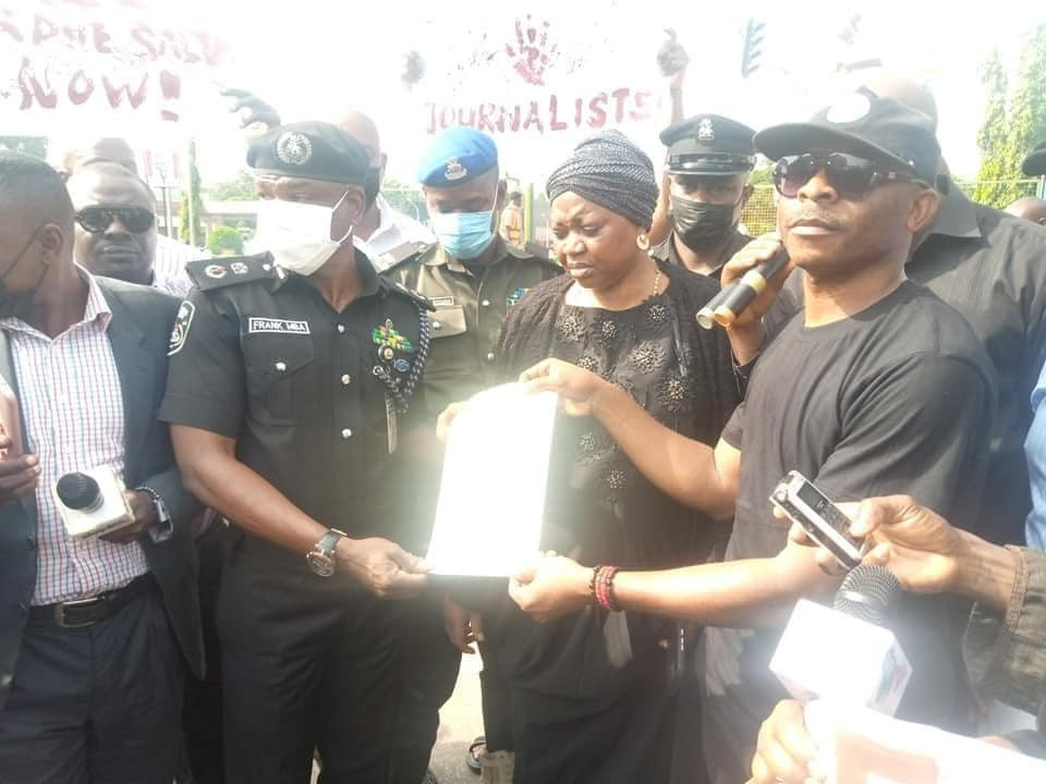 Journalists storm police headquarters in Abuja as they protest over missing colleague, Tordue Salem
