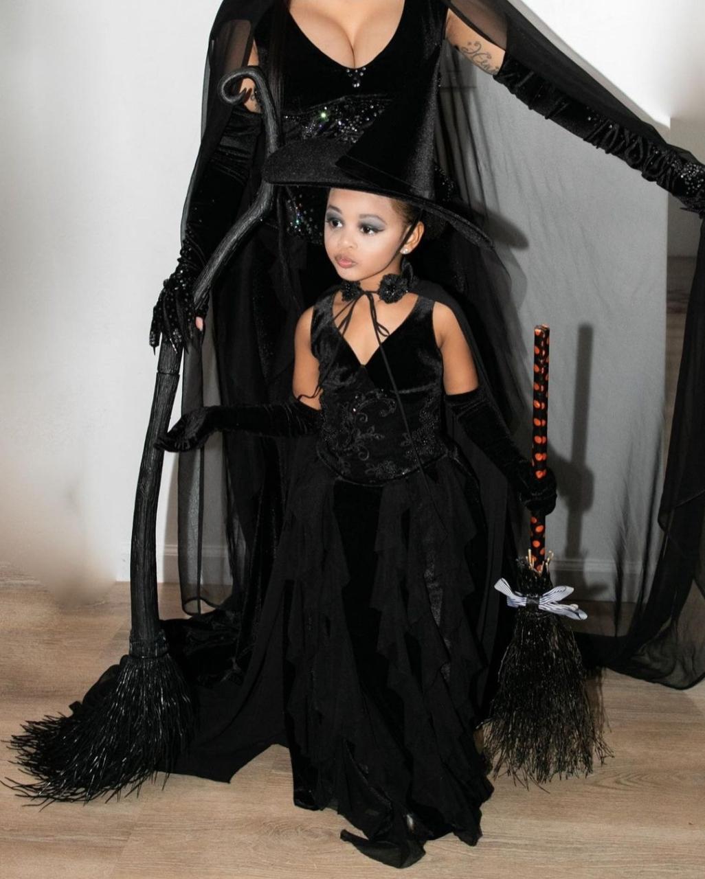 Cardi B and daughter don witch costumes for Halloween (photos)