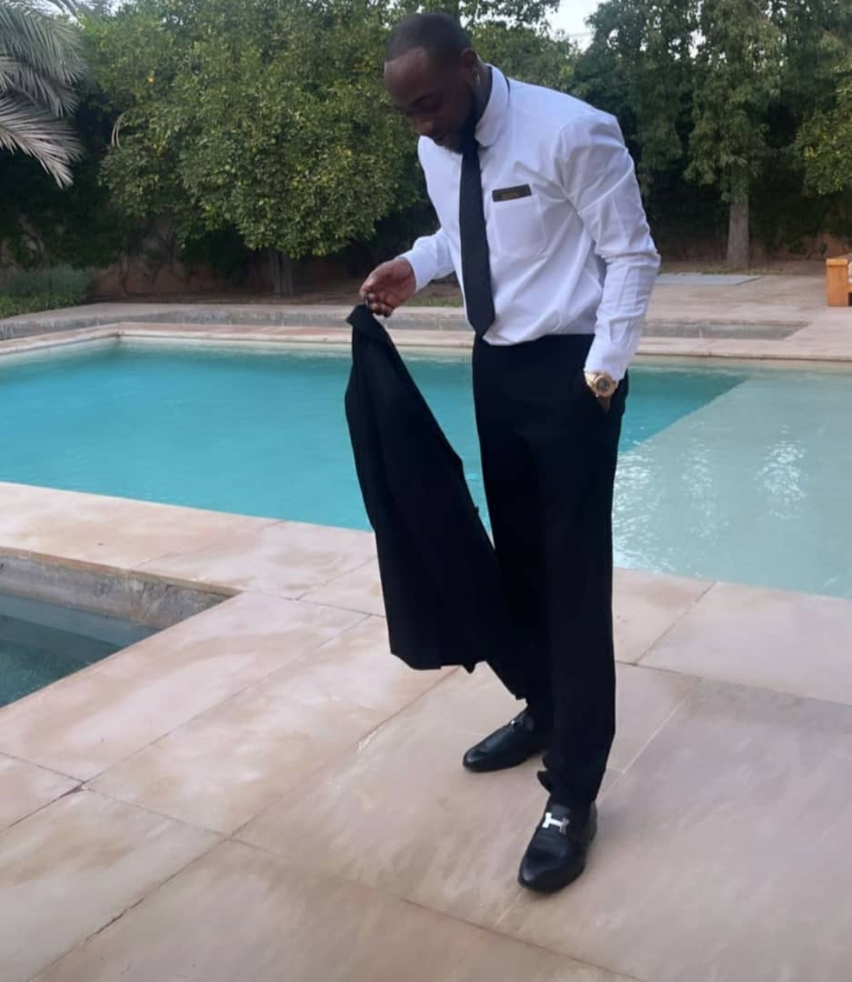 Davido steps out in style rocking a Black suit (photos)