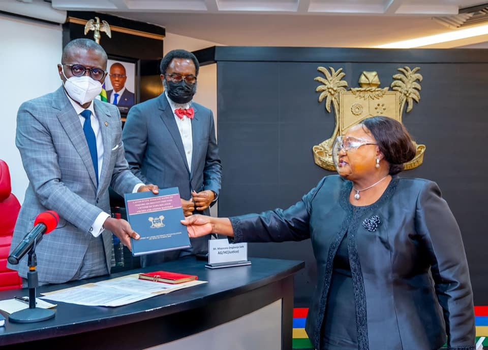 EndSARS: Lagos Panel reportedly indicts Nigerian Army and Police, says they shot live bullet and killed Lekki Tollgate protesters while singing National Anthem