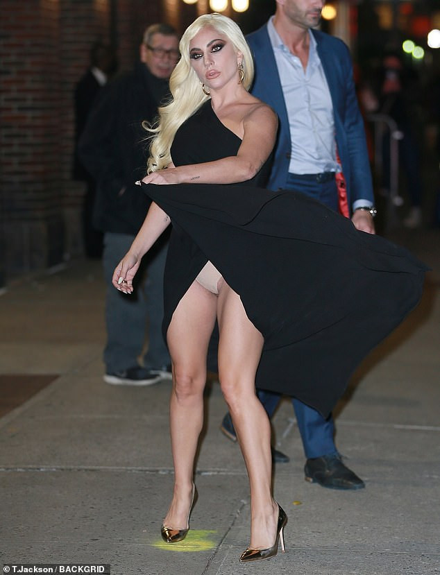 Lady Gaga suffers wardrobe malfunction after attending show (photos)   
