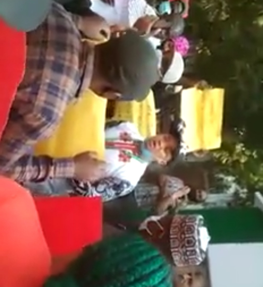 Nigerians storm Nigeria High Commission in New Delhi to protest against police maltreatment in India (video)