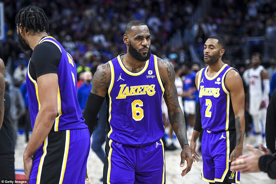 20 man fight erupts as LeBron James is ejected for giving shocking elbow to face of Isaiah Stewart during NBA game(Photos/Videos)
