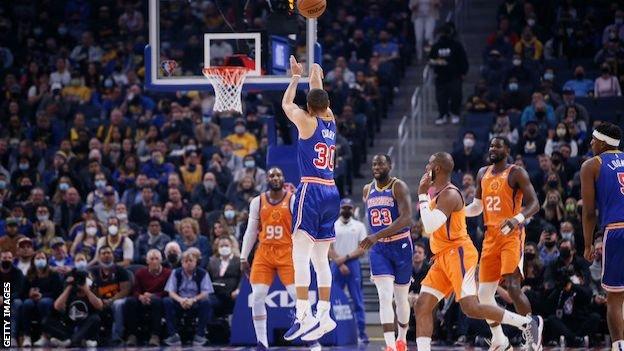 Stephen Curry shoots