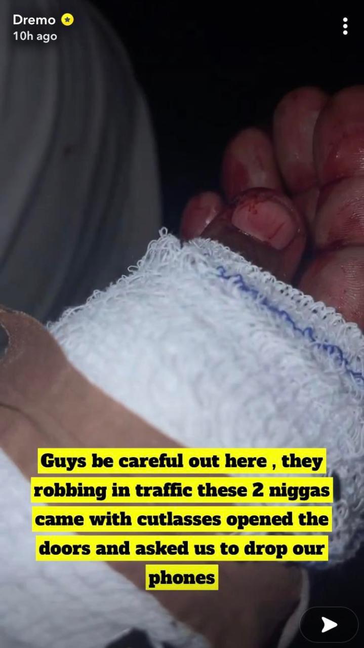  Rapper Dremo and his friends attacked by robbers in Lagos traffic
