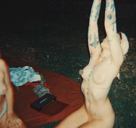 Michael Jackson?s daughter, Paris strips naked with friends to celebrate full moon