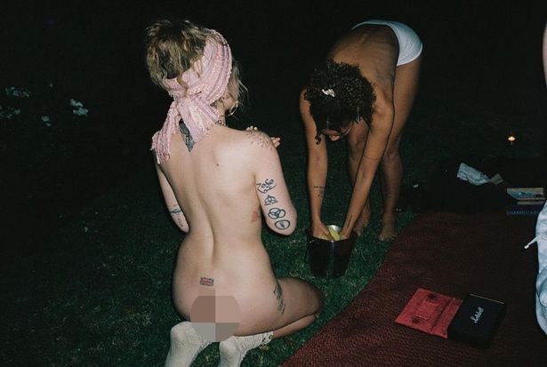 Michael Jackson?s daughter, Paris strips naked with friends to celebrate full moon