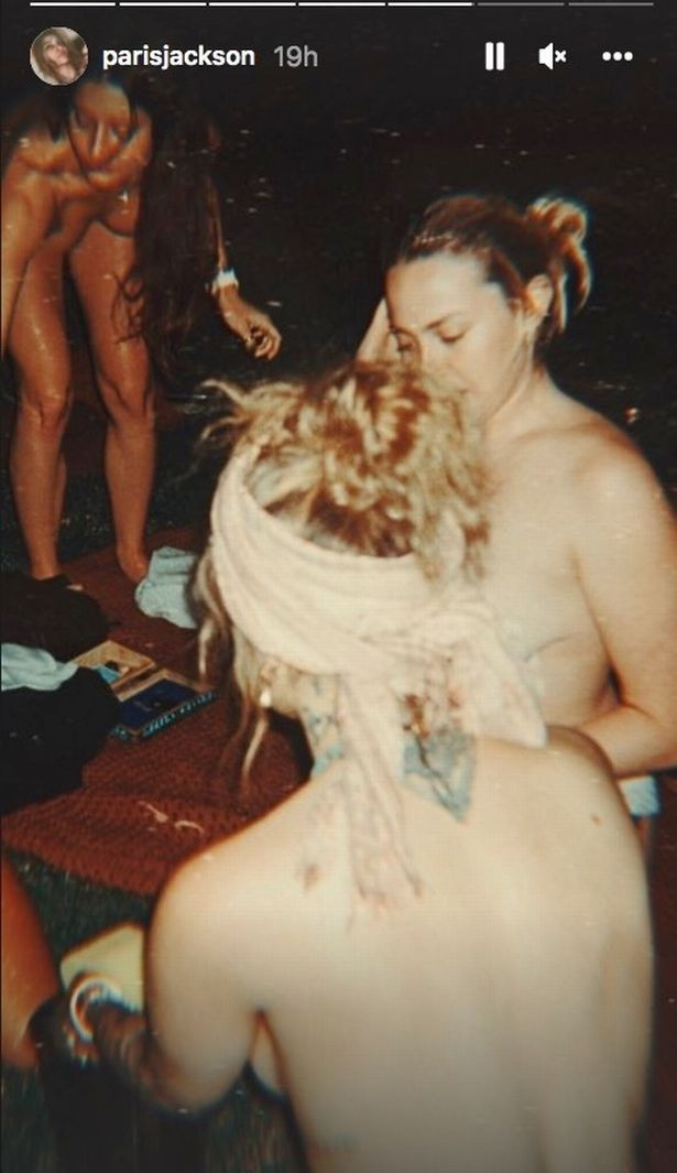 Michael Jackson?s daughter, Paris strips naked with friends to celebrate full moon