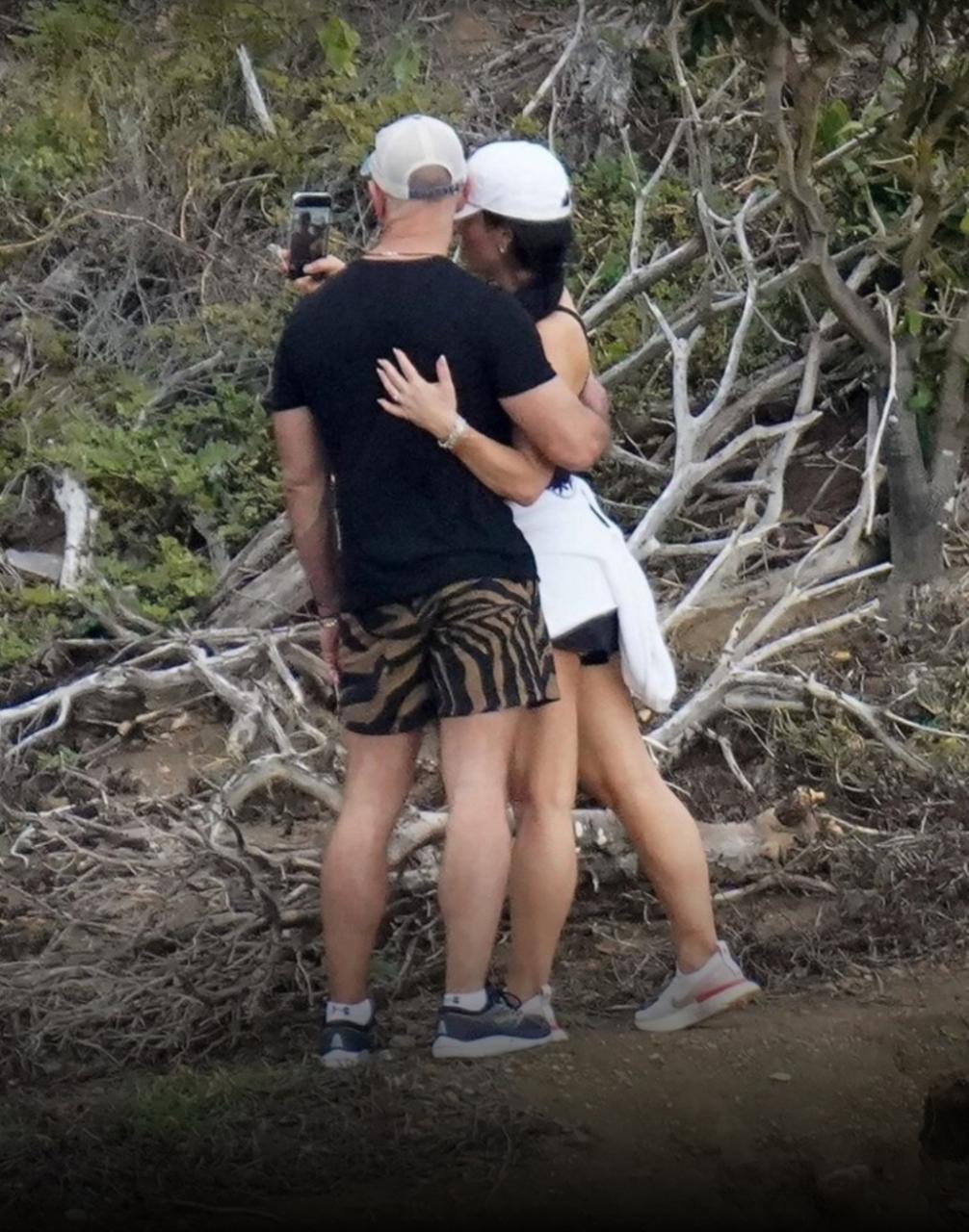Jeff Bezos and girlfriend Lauren Sanchez can
