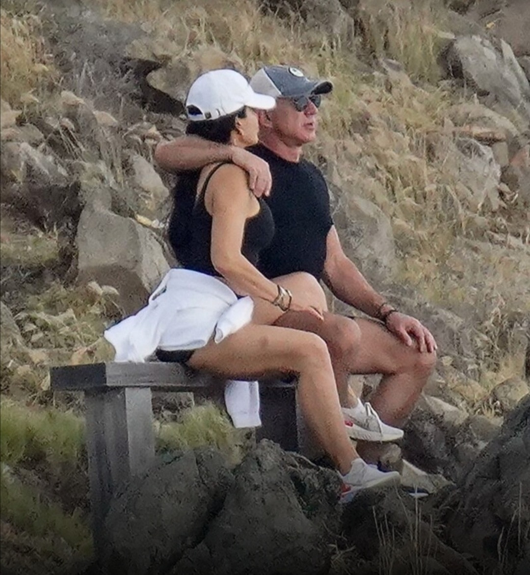 Jeff Bezos and girlfriend Lauren Sanchez can