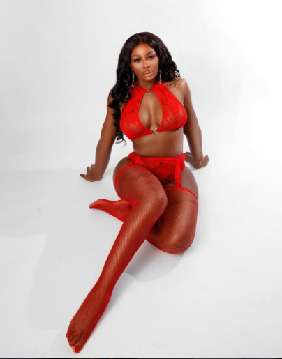 Reality TV star, Ka3na Jones, flashes her boobs and ass in sexy lingerie photos