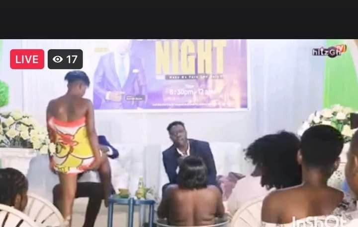 Pastor makes female church members strip naked, bathe them in basin during crossover service (videos)
