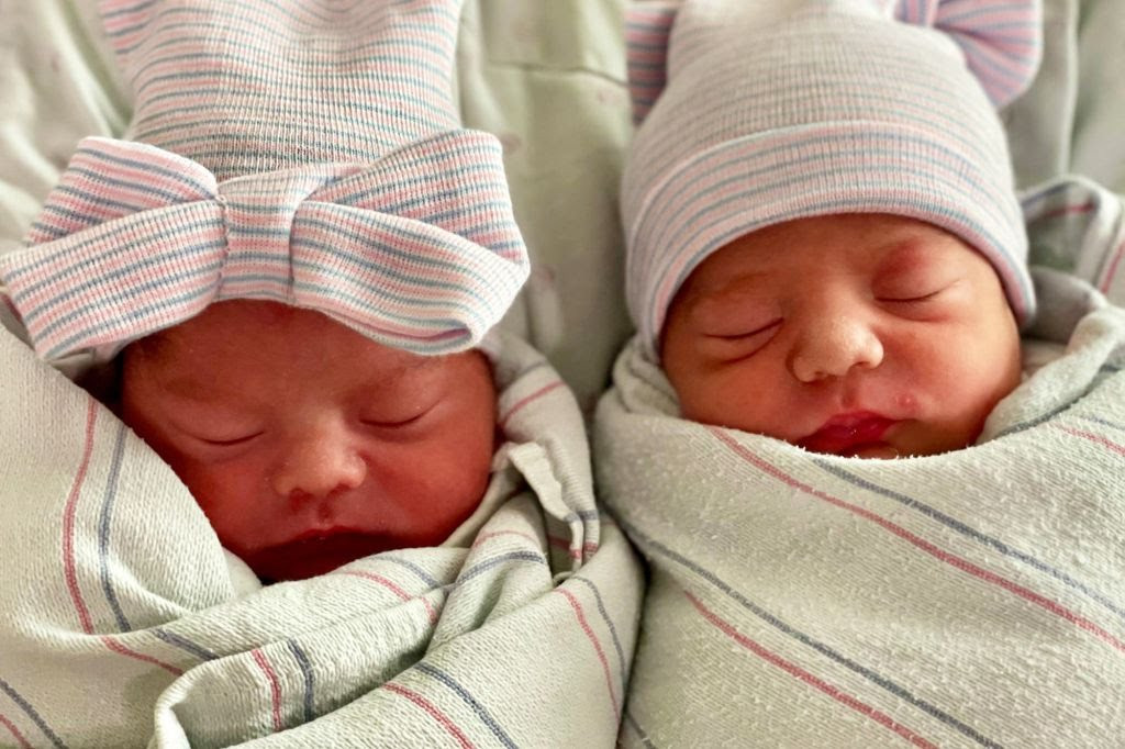 Mother gives birth to twins born in 2021 and 2022