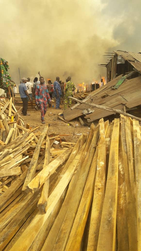 Fire guts plank market in Lagos (photos/video)