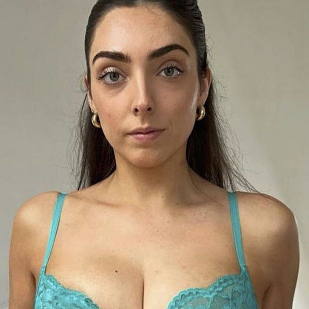 Body positivity advocate unhooks bra to show what natural boobs really look like