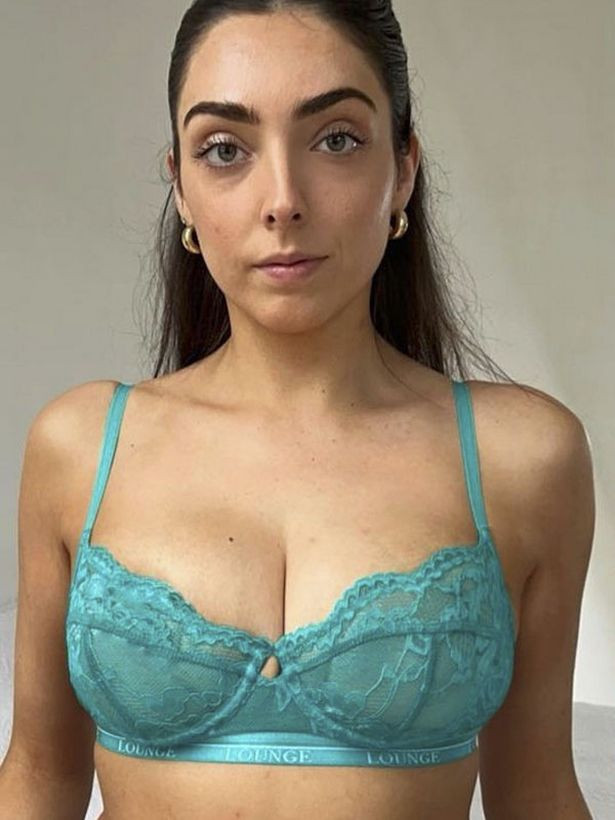 Body positivity advocate unhooks bra to show what natural boobs really look like