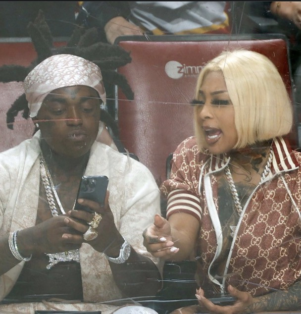 Lady twerks on Rapper Kodak Black in front of an entire stadium (videos)