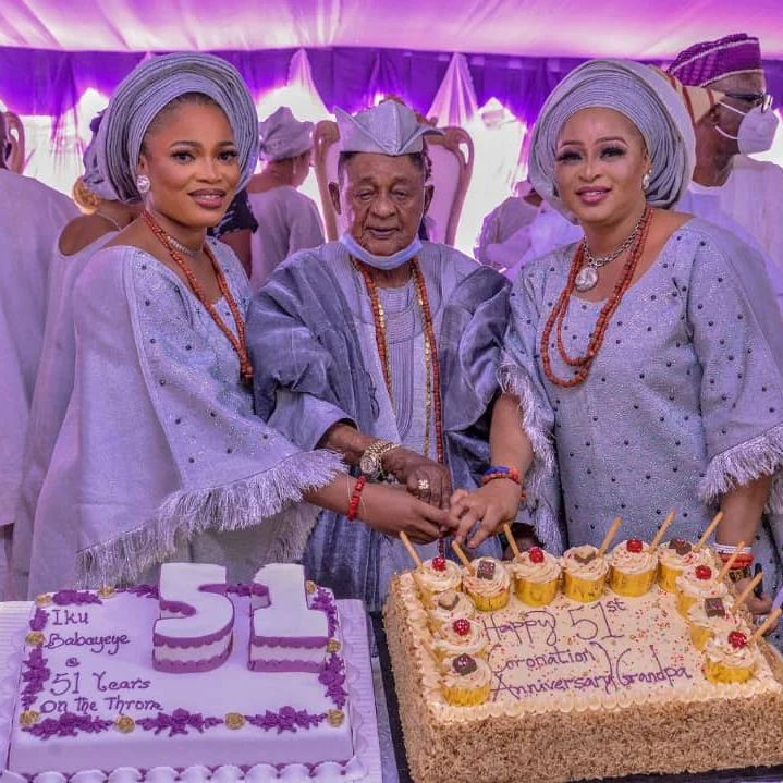 Photos of Alaafin of Oyo and some of his Oloris at his 51st coronation anniversary party 