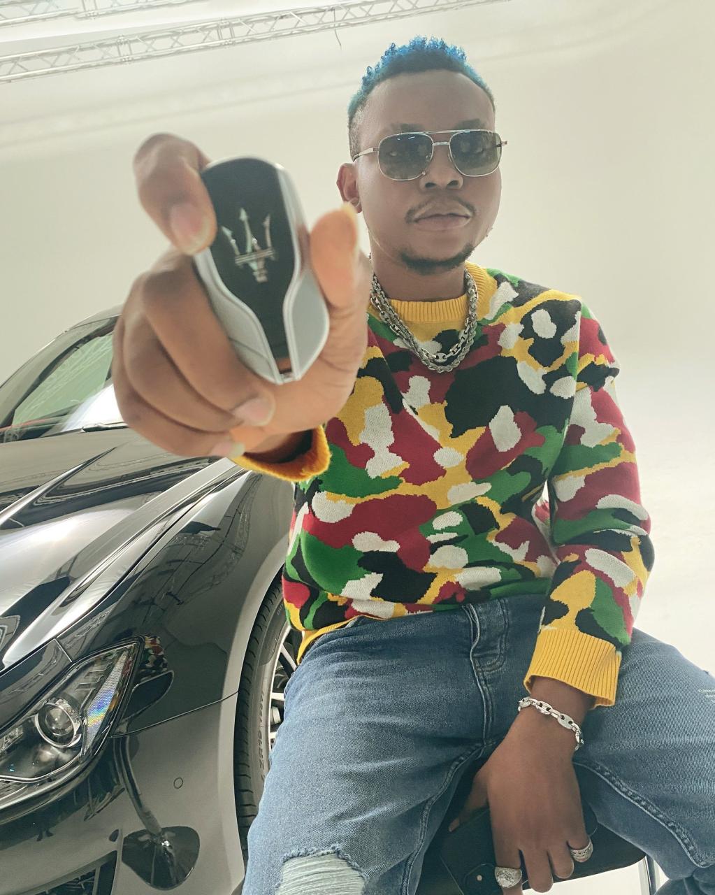Fans tackle singer Olakira after he dropped an advice on Twitter