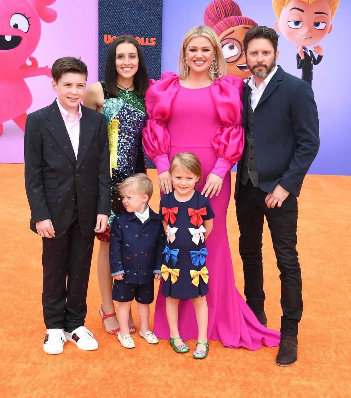Kelly Clarkson reached divorce settlement with ex-husband Brandon Blackstock, to pay him over .3M plus 5,000 monthly spousal support
