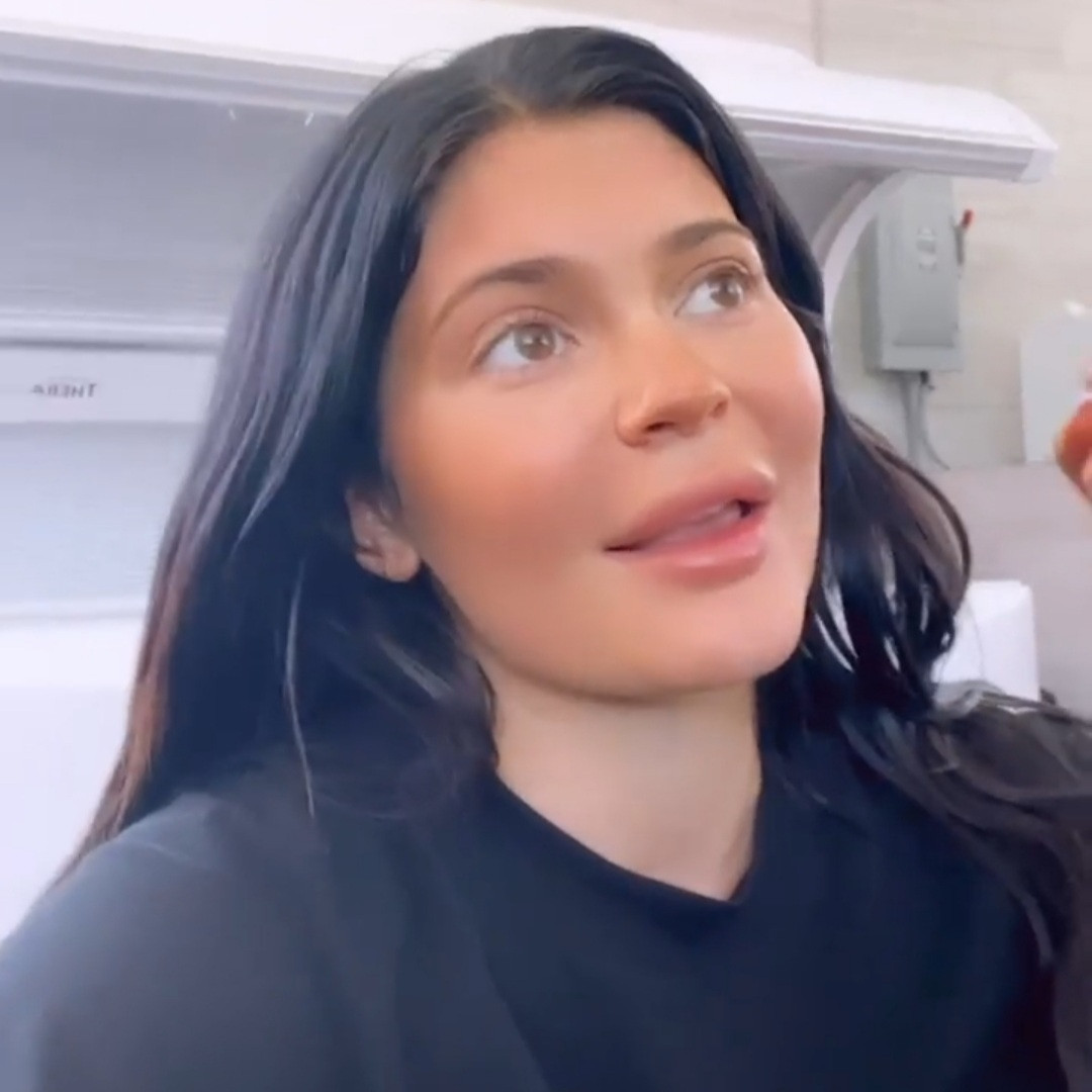 "Postpartum has not been easy for me. This experience is harder than it was with my daughter" Kylie Jenner opens up after welcoming son (video)