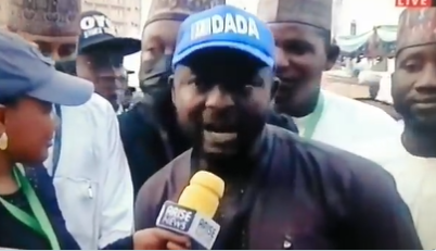 APC Youth leader aspirant, Olusegun Dada, breaks down in tears as he withdraws from race (video)