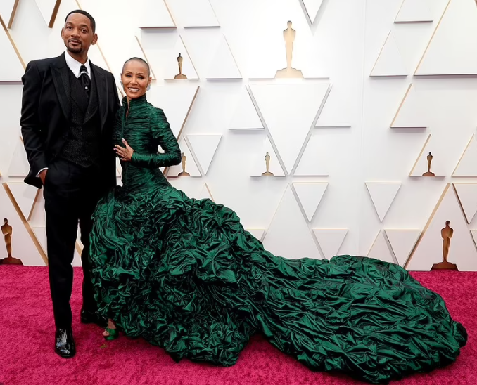 Celebrity fashion at the Oscars 2022 red carpet (photos)