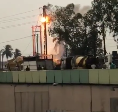 Commuters scramble out of cars as electric cable sparks in Maryland, Lagos state (video)