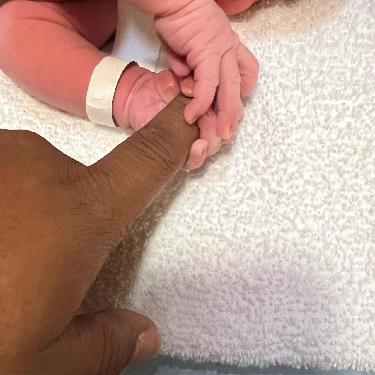 Singer Sina Rambo and his wife welcome baby girl (photos)