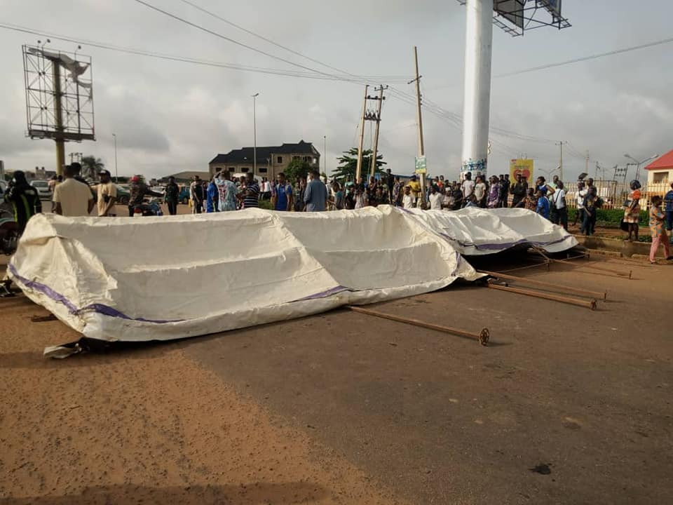 Ondo students block highway as they protest lingering ASUU strike (photos)