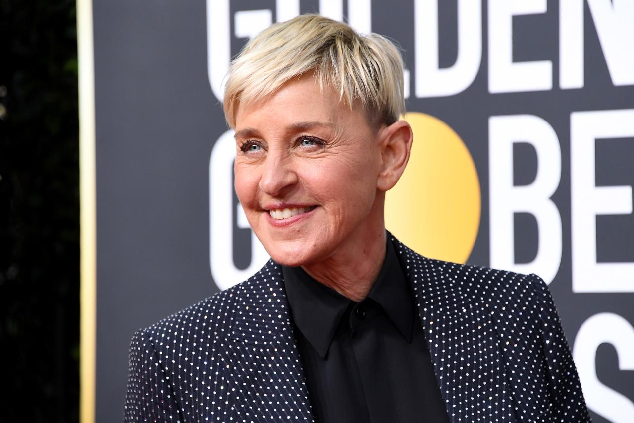 Ellen DeGeneres fights back tears as she walks out for final show after 19 years (video)