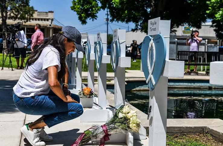 Meghan Markle makes surprise appearance at memorial honoring Texas school shooting victims (photos)
