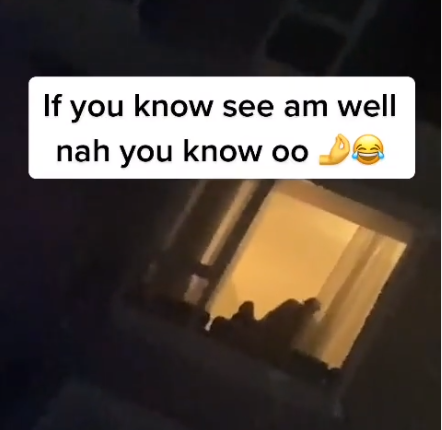 Couple hailed by passers-by while having s3x with their window wide open (video)