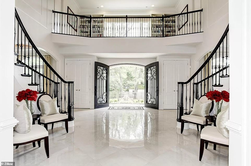 Amber Heard stayed in a ,000-a-month mansion with tennis court, theatre and spa during defamation battle with Johnny Depp... but now says she can