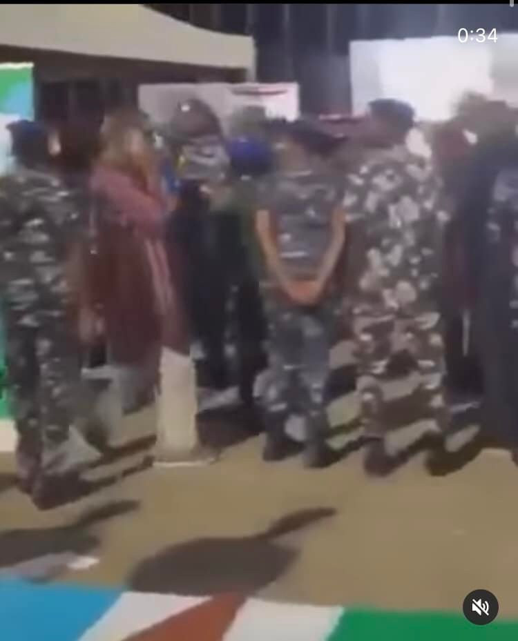 Amaechi leave that place, you?re disturbing the process - APC members boo Minister of Transportation at presidential primary (video)