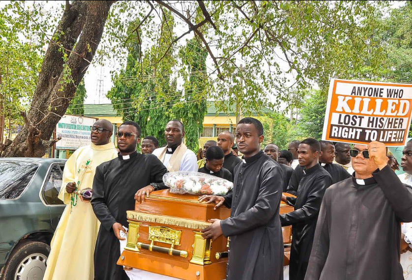 Hundreds of Catholic priests protest as colleague Fr. Vitus Borogo killed by terrorists is buried in Kaduna (photos)