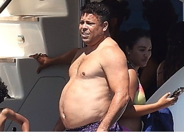 Brazil legend Ronaldo vacations with his girlfriend in Ibiza (photos)