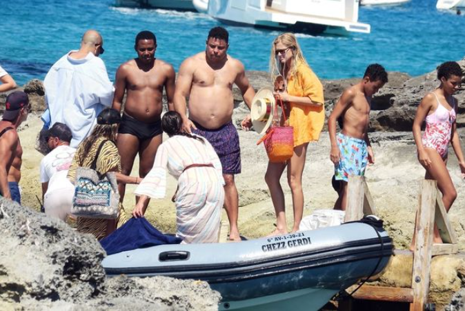 Brazil legend Ronaldo vacations with his girlfriend in Ibiza (photos)