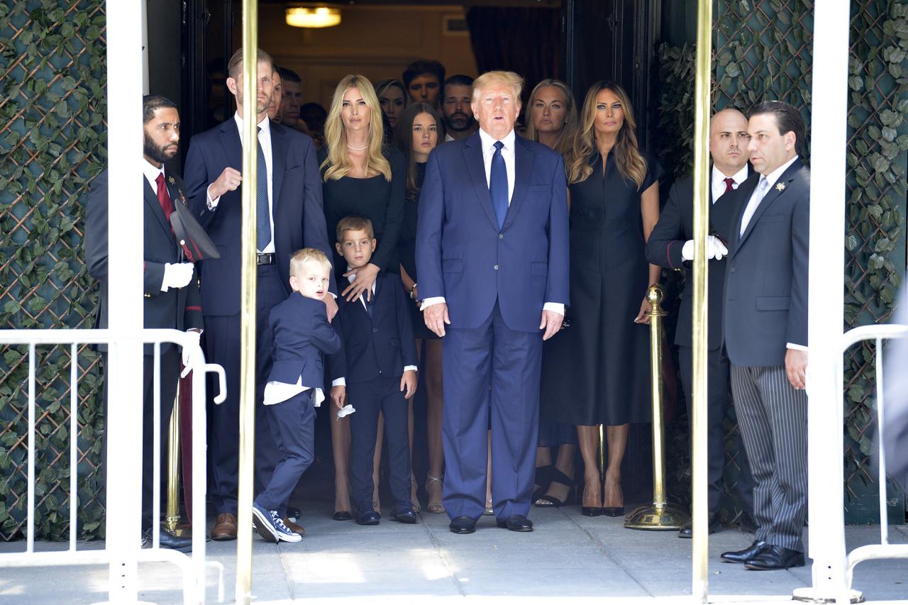 Ivana carried in gold casket as Trump family arrives at funeral (photos)