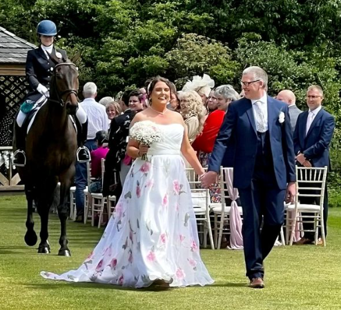 Groom uses horse as his best man and even takes it on honeymoon